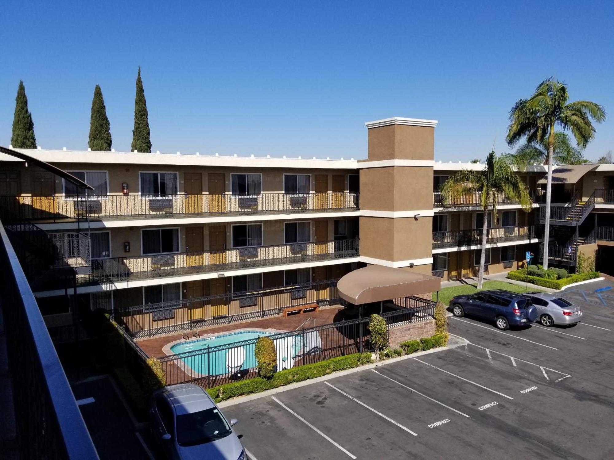 Quality Inn & Suites Anaheim Maingate Exterior foto