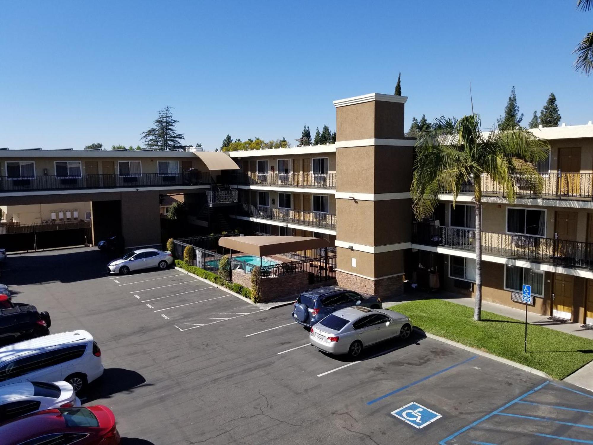 Quality Inn & Suites Anaheim Maingate Exterior foto